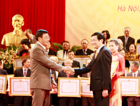 Remise des prix d’Etat des lettres et des arts.